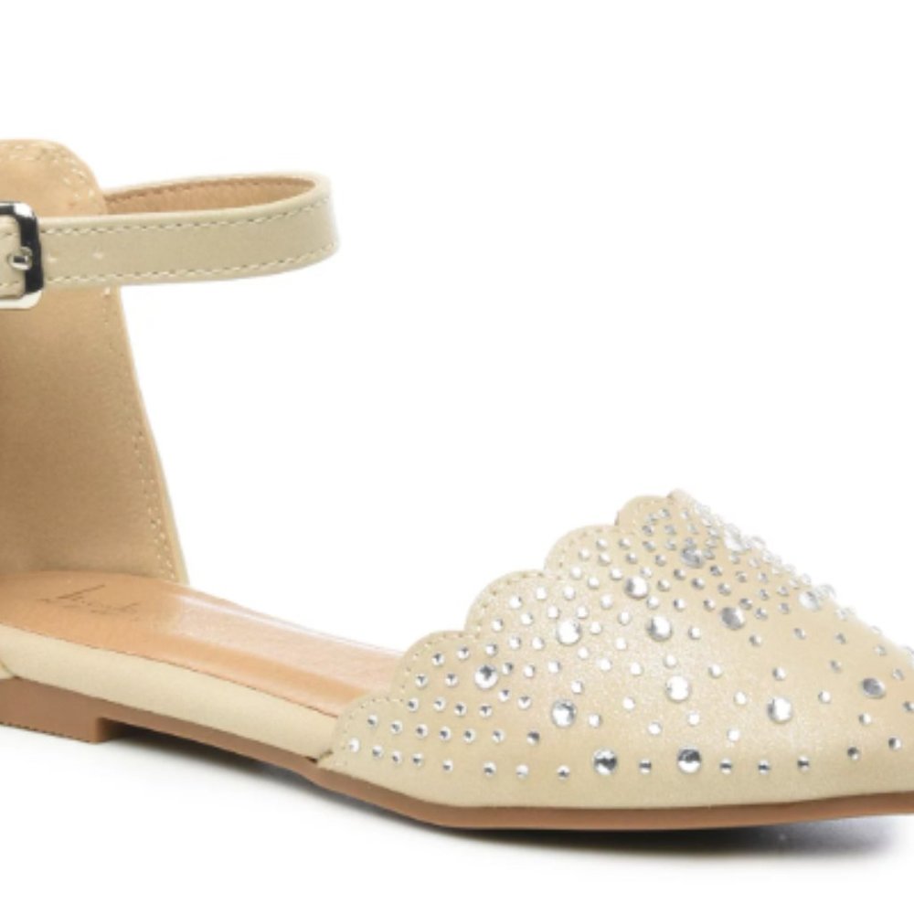 Closet Toe Flat Sandals with Rhinestone.